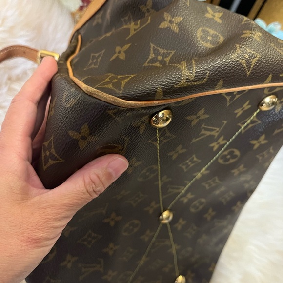 Authentic Louis Vuitton Tivoli GM - Picture 11 of 14